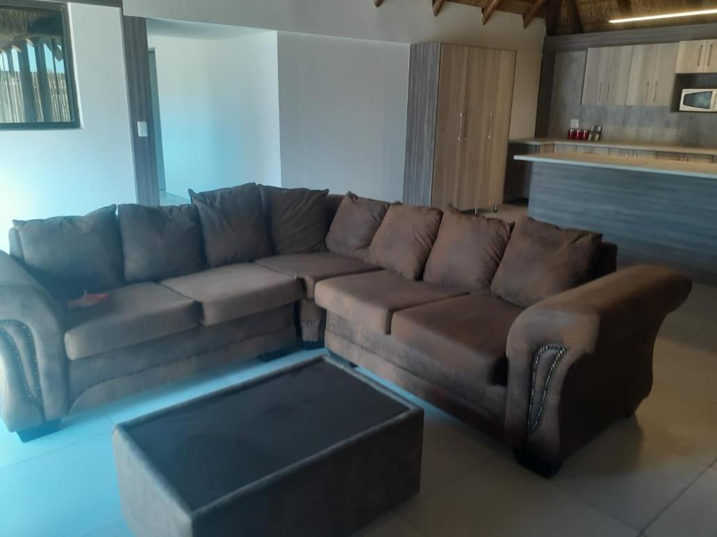 12 On Vaal Drive Guesthouse Vanderbijlpark Eksteriør billede