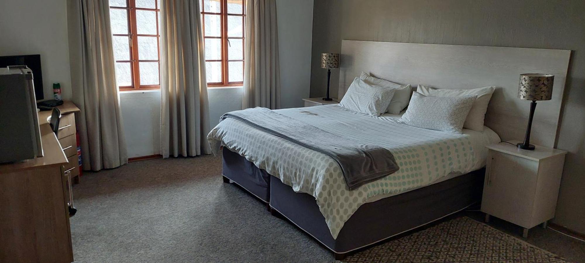 12 On Vaal Drive Guesthouse Vanderbijlpark Eksteriør billede