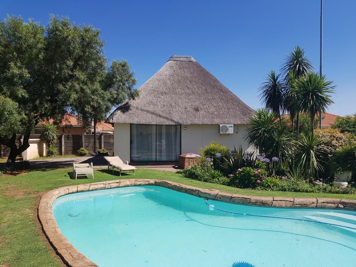 12 On Vaal Drive Guesthouse Vanderbijlpark Eksteriør billede