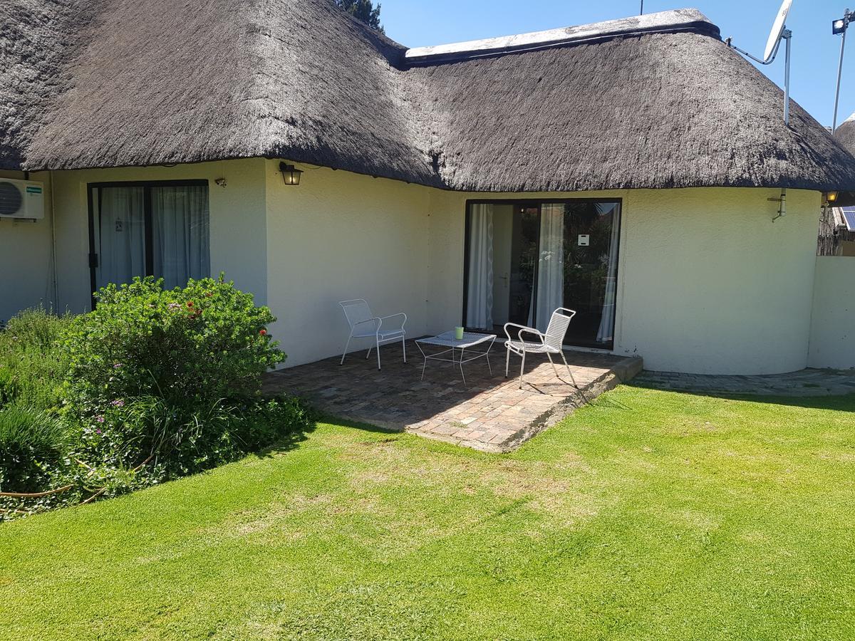 12 On Vaal Drive Guesthouse Vanderbijlpark Eksteriør billede