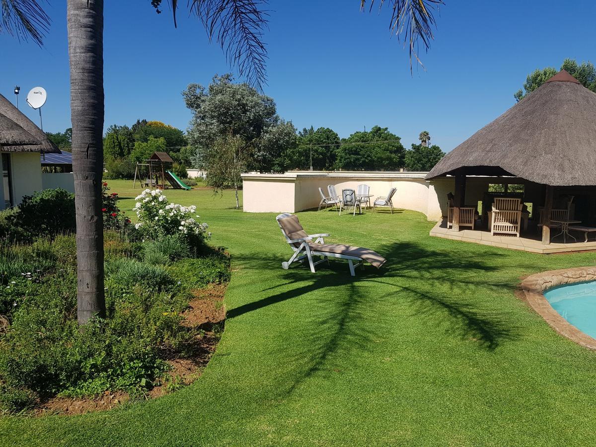 12 On Vaal Drive Guesthouse Vanderbijlpark Eksteriør billede