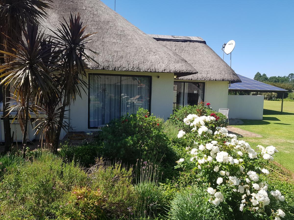12 On Vaal Drive Guesthouse Vanderbijlpark Eksteriør billede