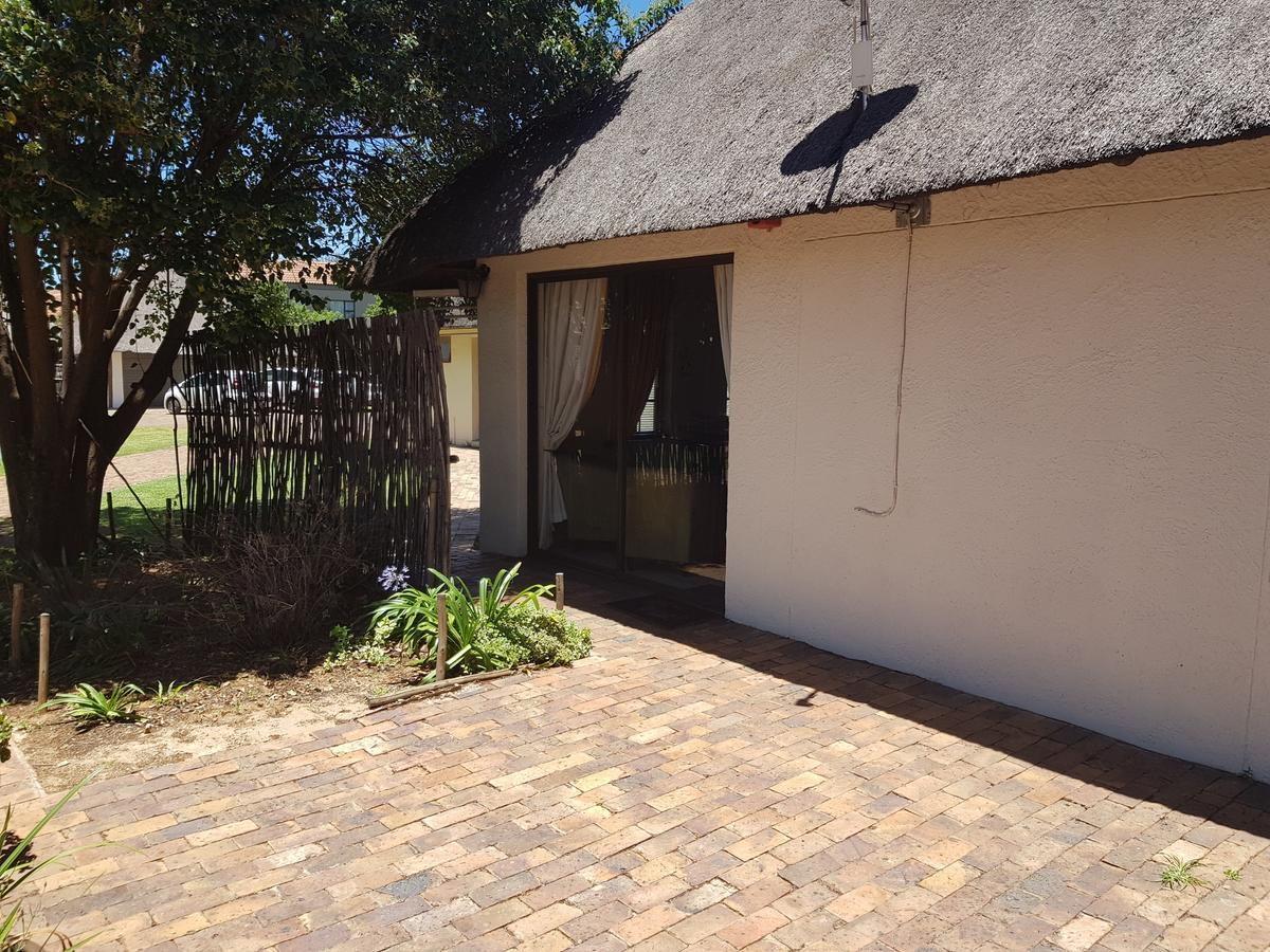 12 On Vaal Drive Guesthouse Vanderbijlpark Eksteriør billede