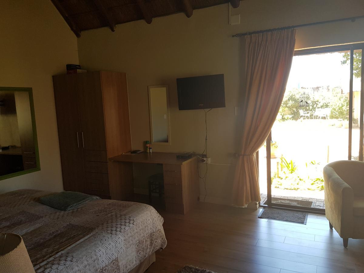 12 On Vaal Drive Guesthouse Vanderbijlpark Eksteriør billede
