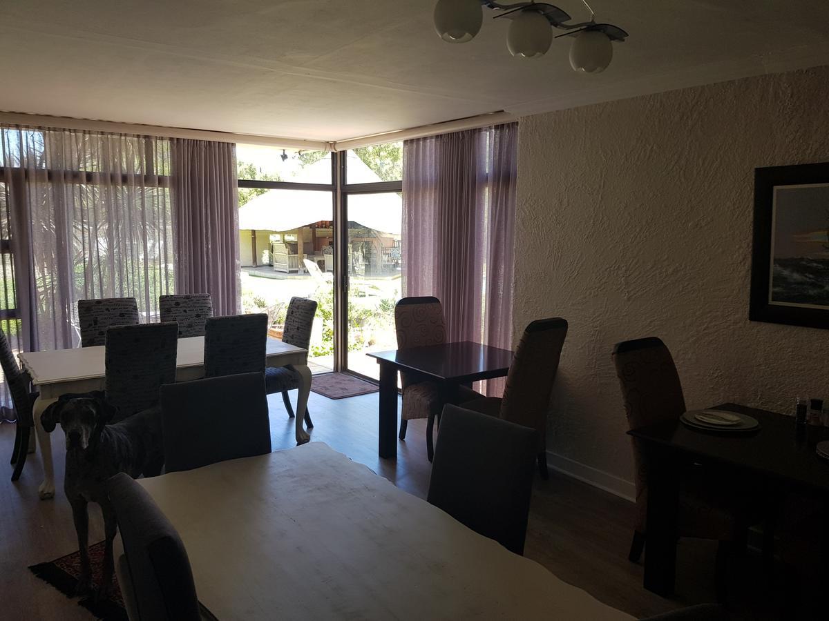 12 On Vaal Drive Guesthouse Vanderbijlpark Eksteriør billede