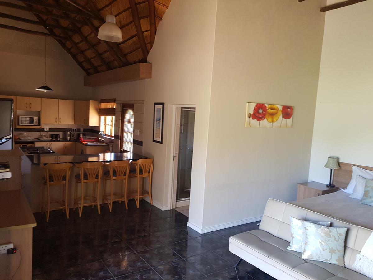 12 On Vaal Drive Guesthouse Vanderbijlpark Eksteriør billede