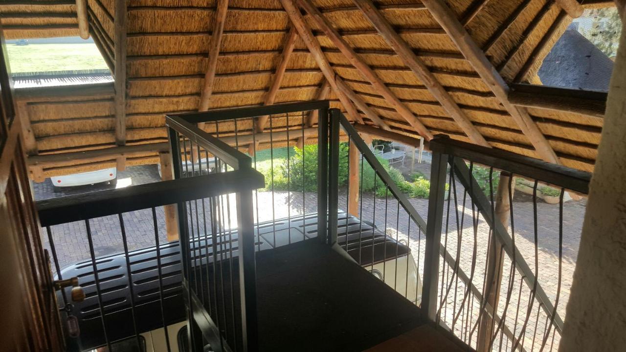 12 On Vaal Drive Guesthouse Vanderbijlpark Eksteriør billede